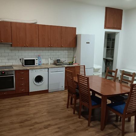 Big Cozy - Skyfall Apartment 3 Bdrm 6 Beds 1&Half Baths Будапешт Экстерьер фото